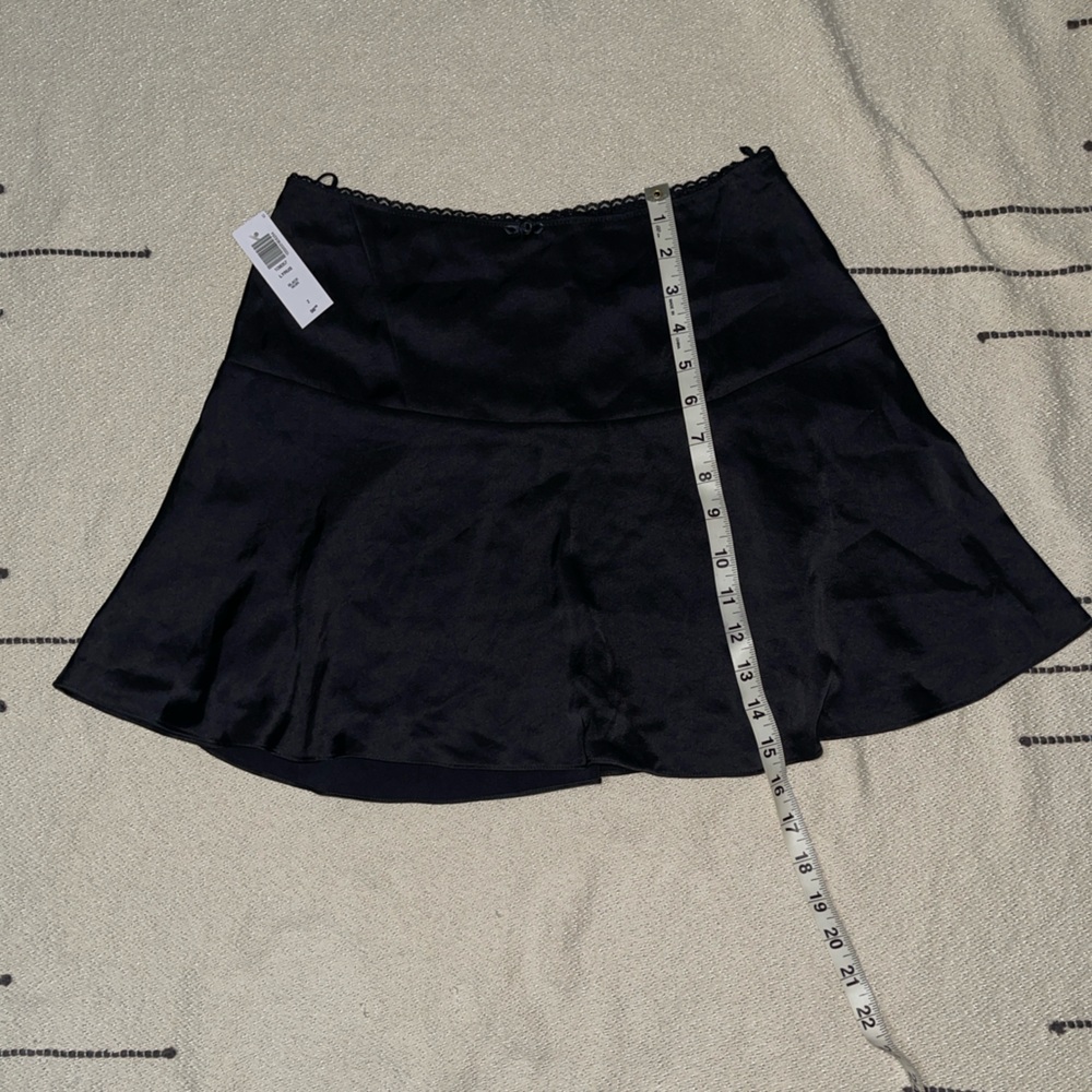 Aritzia Wilfred Lyrus Satin Skirt